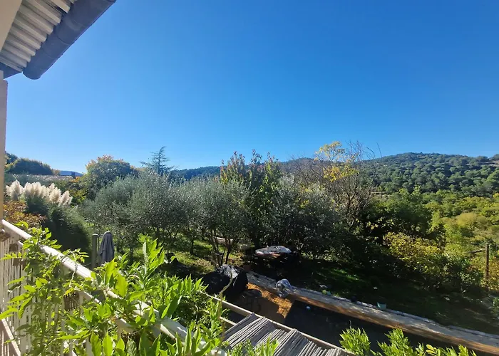 A L'oree Des Oliviers Guest house